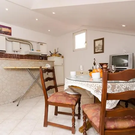 La Marina - Triplex Three Bedroom *